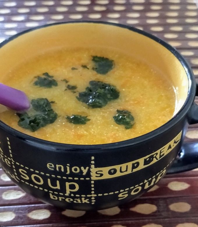 Una foto de Sopa súper rápida de polenta😋😋