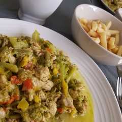 Una foto de Pechuga al Pesto con Vegetales