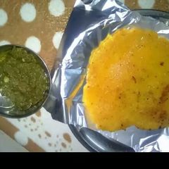 A picture of Makke di roti.