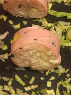 Foto principal de Canapés con pan Bimbo de pollo relleno con trufa y pistachos