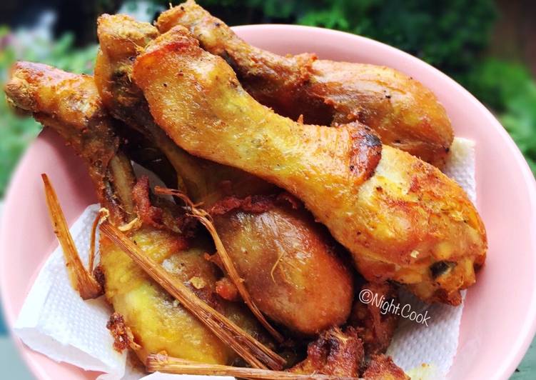 Bagaimana Membuat Ayam Goreng Ungkep Rempah????????, Enak