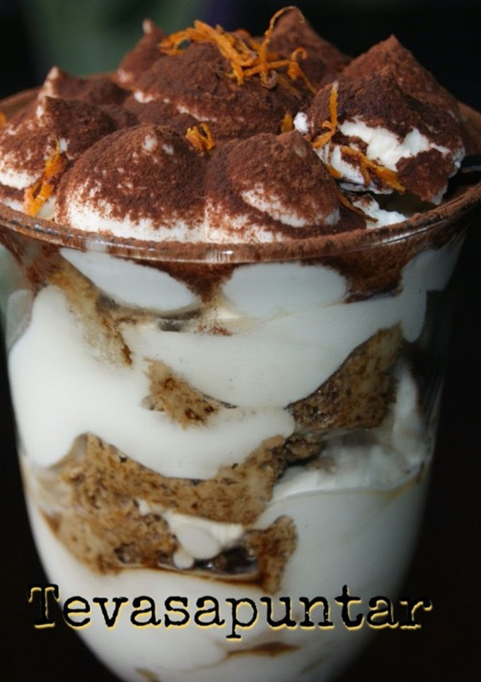 Una foto de Tiramisú a la naranja en copas