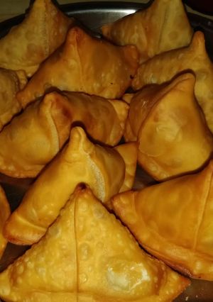 मैदा से बने समोसे (Maida se bane samose recipe in hindi) रेसिपी मुख्य फोटो