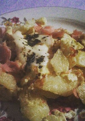 Una foto de Revuelto de papa, jamón y queso