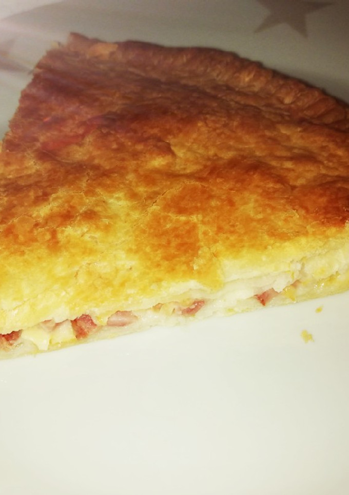 Una foto de Empanada de bacon, bechamel y queso