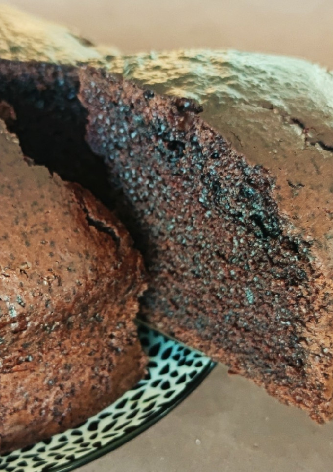 Una foto de Bizcocho de chocolate (sin huevo)