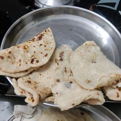 A picture of Khichi roti.