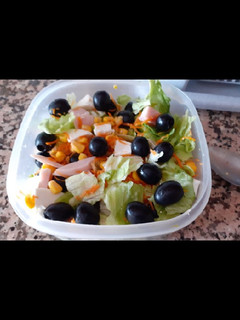 Una foto de Ensalada de pavo y queso fresco