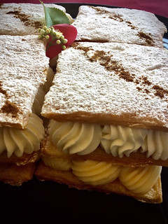 Una foto de Milhojas de crema pastelera y nata