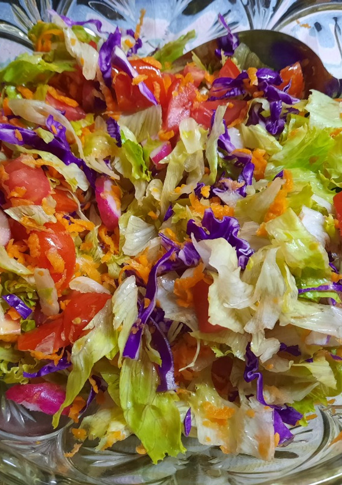 Una foto de Ensalada multicolor