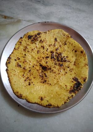 A picture of Makka roti.
