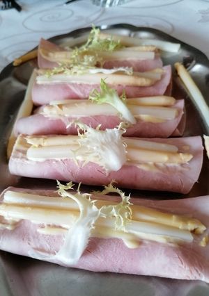 Une photo de Roulé de jambon aux asperges