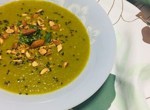 Una foto de Crema Verde Concentrada Para el Invierno !🥄🌿👌