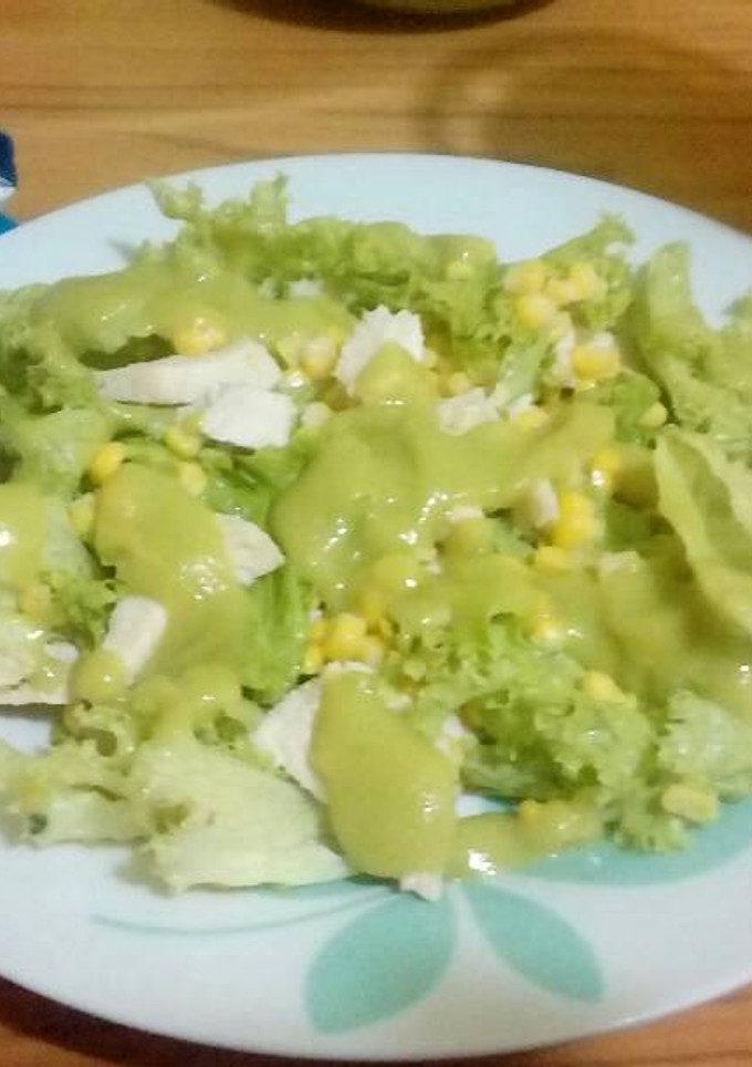 Una foto de Ensalada de lechuga y elotitos