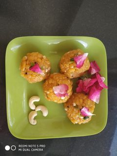 બુંદી ના લાડુ(boondi ladu in Gujarati) રેસીપી મુખ્ય ફોટો