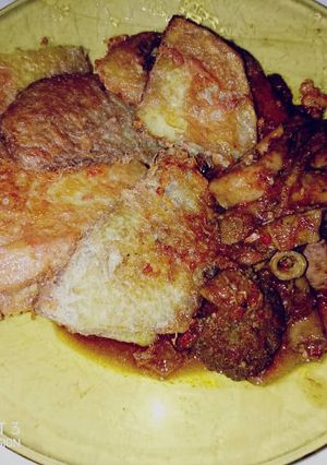 A picture of Fried yam with Egg and Offal.