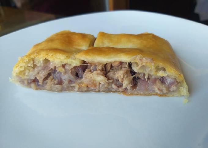 Ricetta di Fatto in casa super veloce Strudel salato tonno e cipolle rosse