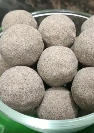 பாரம்பரிய கேழ்வரகு லட்டு (Kelvaragu laddo recipe in tamil) செய்முறை முக்கிய புகைப்படம்