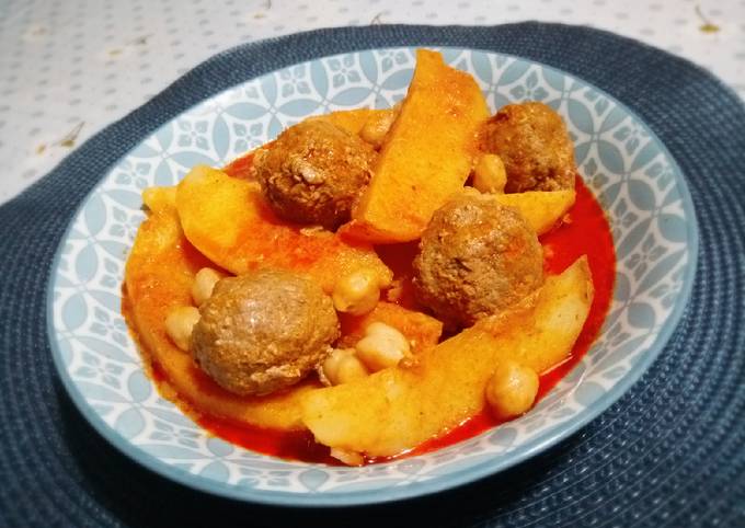 Le moyen le plus simple de Préparer Appétissante Ragout de pommes de
terre aux boulettes de viande hachée 🌶