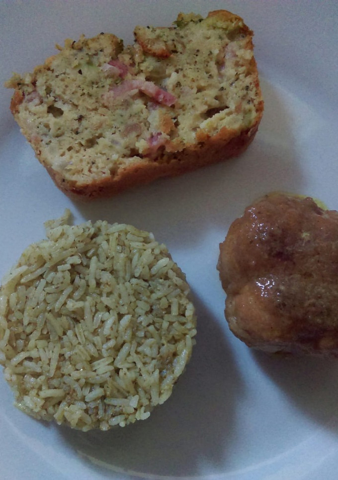 Una foto de Cake de brócoli, arroz con pesto y paupiette de cerdo