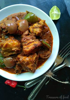 A picture of Chicken do pyaza.