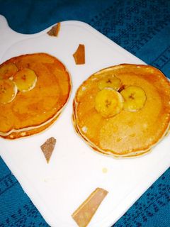 વેગન બનાના પેન કેક (Vegan Banana Cake Recipe In Gujarati) રેસીપી મુખ્ય ફોટો