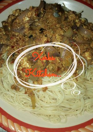 A picture of Sphagetti wit egg souce.