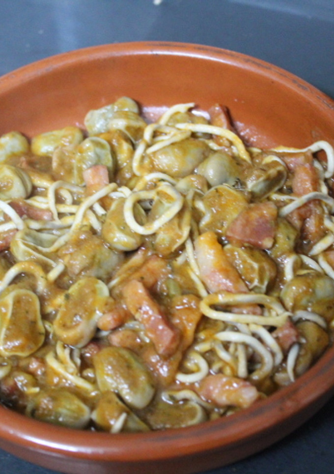Una foto de Gulas picantes con habas