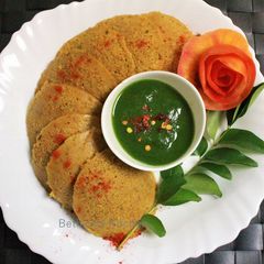 A picture of Tomato Oats Idli.