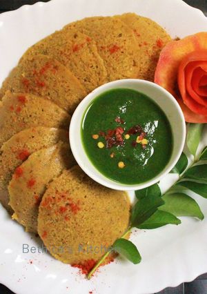 A picture of Tomato Oats Idli.