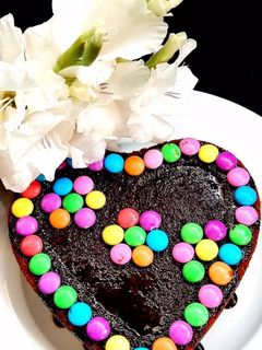 चॉकलेट केक इन कुकर(chocolate cake in Cooker recipe in hindi) रेसिपी मुख्य फोटो