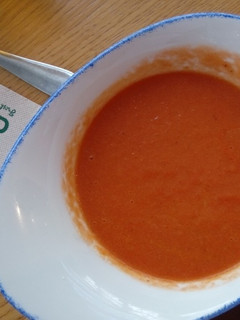 Una foto de Sopa de tomate y remolacha