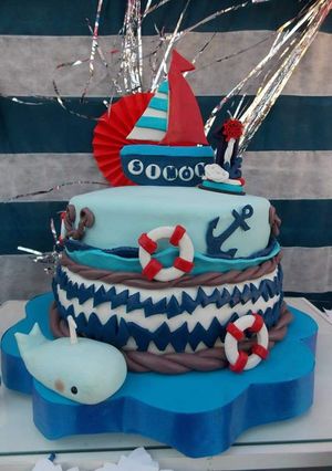 Una foto de TOrta de chocolate 1° añito🎂🥳 temática marinero ⛵