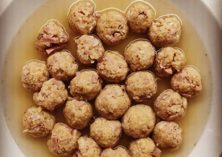 Bomboline di carne in brodo