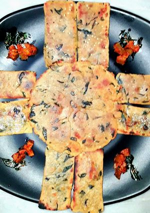 A picture of Methi Masala Biscuit Bhakri.