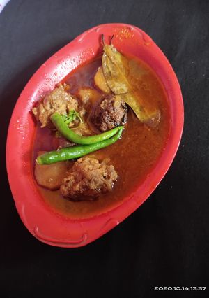 A picture of Kofta aloo korma.