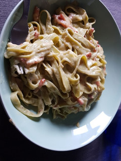 Una foto de Espaguetis carbonara tradicional