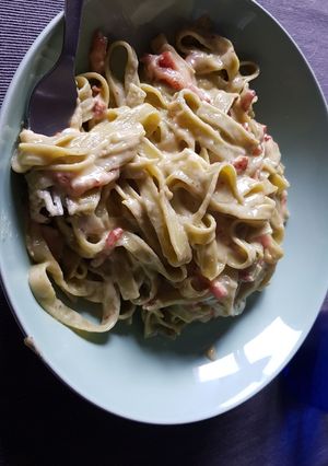 Una foto de Espaguetis carbonara tradicional