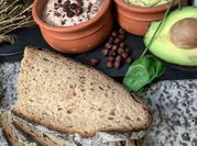 Une photo de houmous haricot rouge