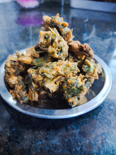 மூலிகை பக்கோடா (Mooligai pakoda recipe in tamil) செய்முறை முக்கிய புகைப்படம்