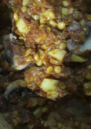 عکسی از دستور قیمه پلو با قارچ و گوشت چرخ کرده