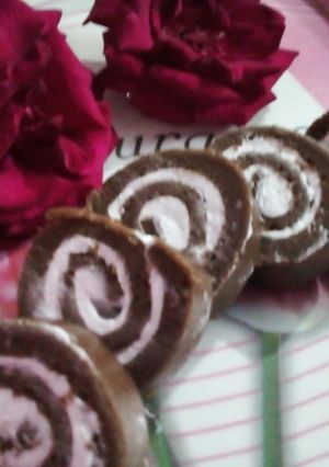 बाॅरबाॅन बिस्कुट स्वीस रोल(Bourbon biscuit swiss roll recipe in Hindi) रेसिपी मुख्य फोटो