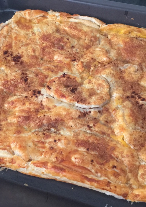 Una foto de Empanada de hojaldre de manzana 🍎