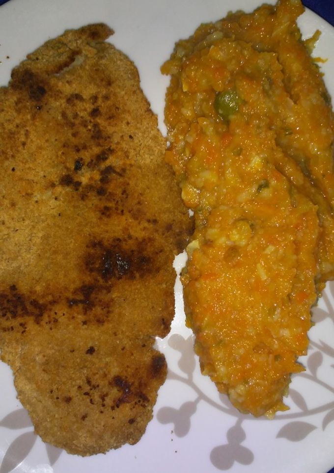 Una foto de Suprema de pollo con puré mixto