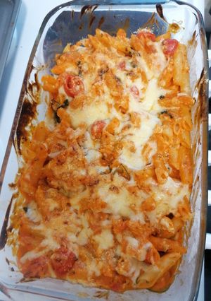 A picture of Tomato, spinach and cheese pasta bake.