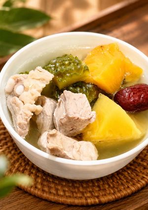 鳳梨青苦瓜排骨湯(簡單料理) 的食譜成品照片