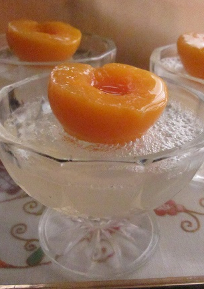 Una foto de Gelatina de almíbar de melocotón