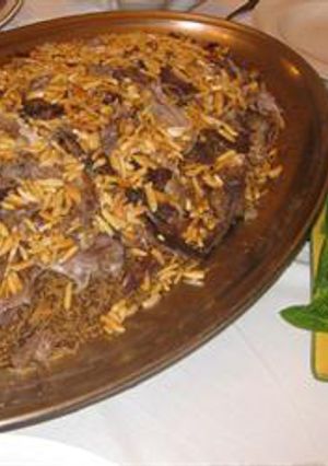 A picture of Lamb with rice and nuts - ouzet ghanam.
