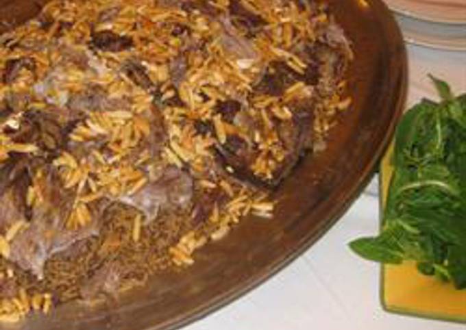 Lamb with rice and nuts - ouzet ghanam
