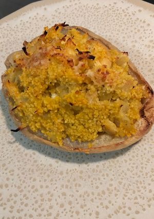 Una foto de Chayote relleno de cuscús y pollo